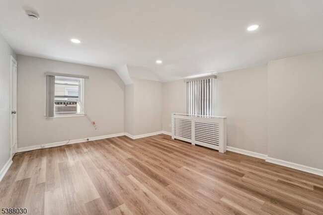 Building Photo - 2-11 31st St