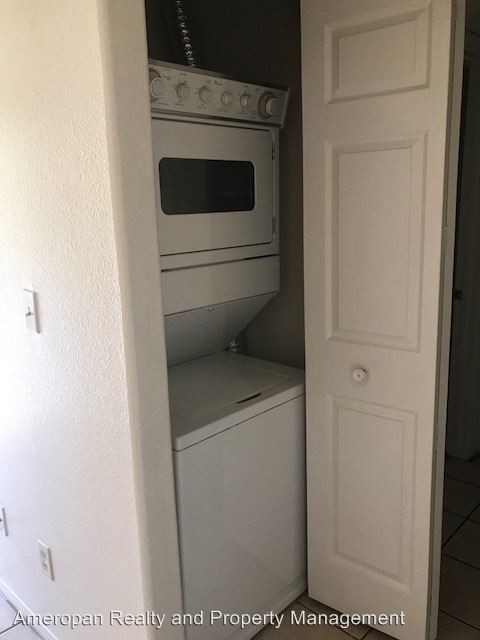 Foto del edificio - 1632 N Torrey Pines Dr