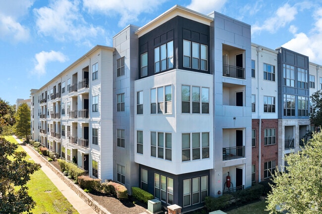Building Photo - Richmond at Uptown