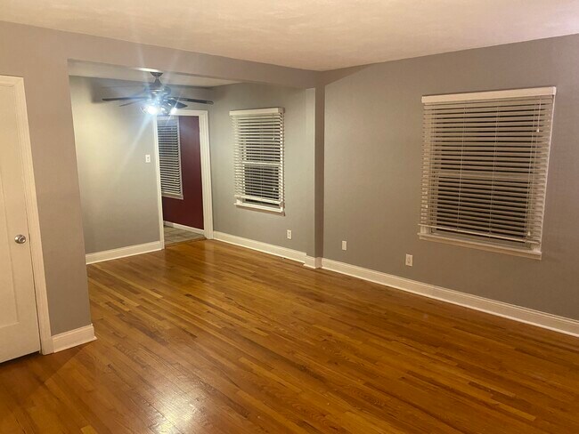 Foto del edificio - 7012 Winona Ave