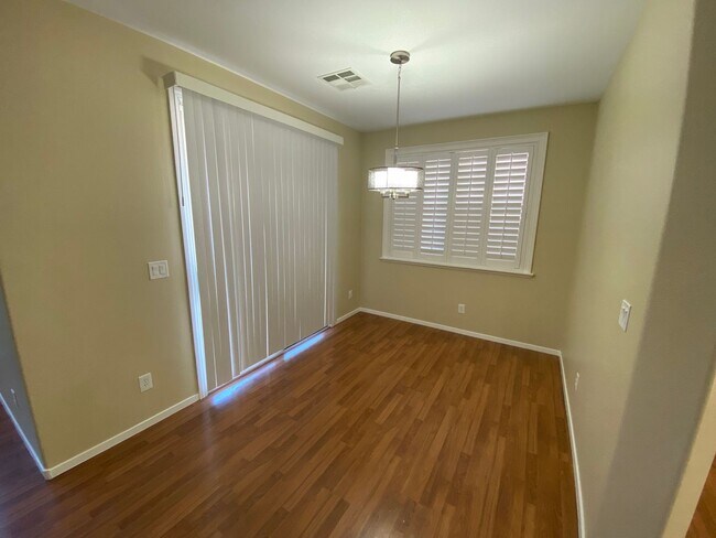 Foto del edificio - Beautiful 6 bed/3 bath home located in the SW area of Las Vegas