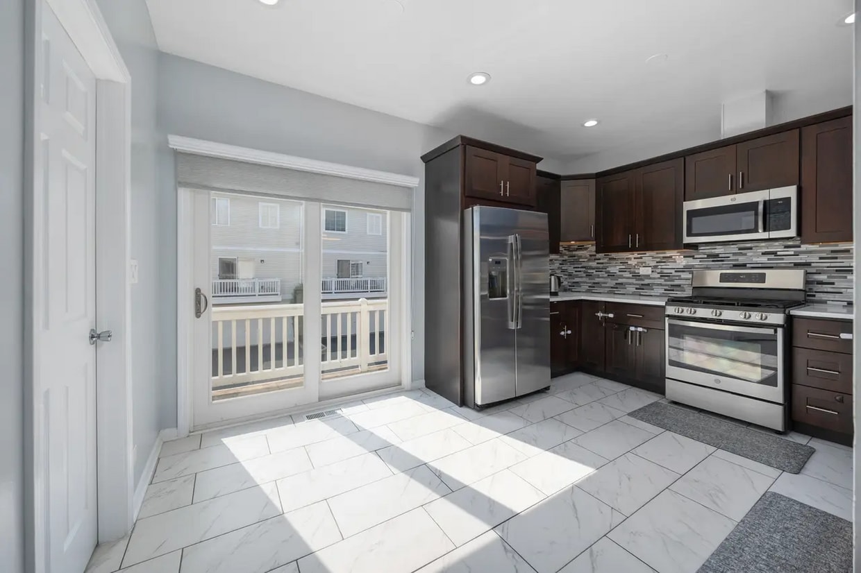 Primary Photo - 9411 Harrison St