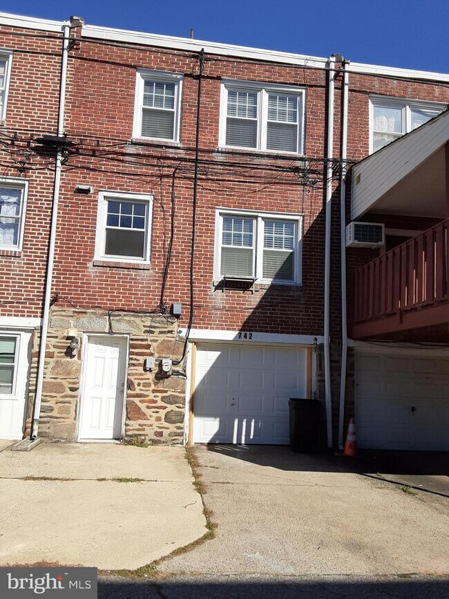 Building Photo - 742 Windermere Ave