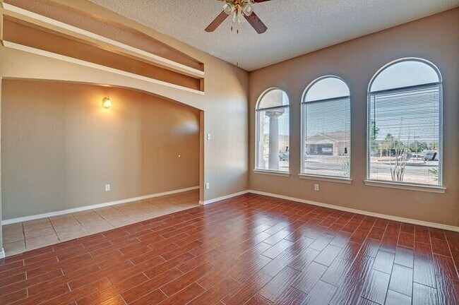 Foto del edificio - Gorgeous and Spacious Eastside Home for Rent with Refrigerated Air!