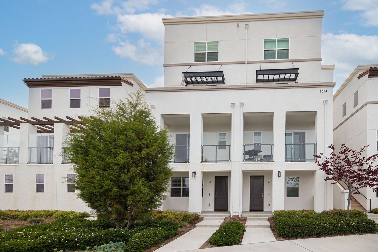 Foto principal - Perfectly located 4-bedroom townhouse in c...