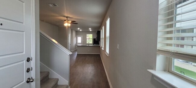 Foto del edificio - 313/315-315 Caleb Ct