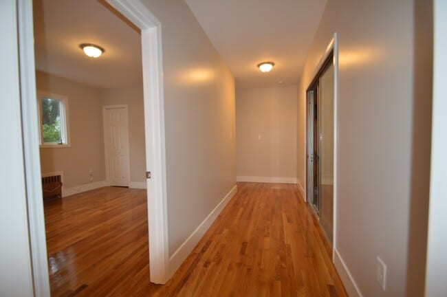 Building Photo - 28 Noble St