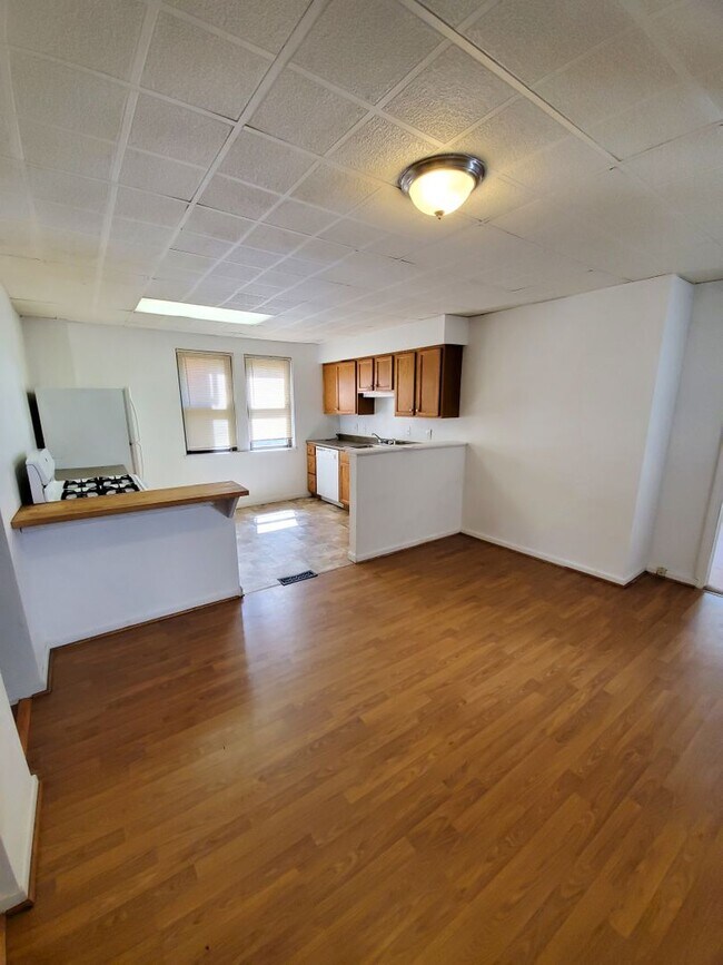 Foto del edificio - AVAILABLE JUNE 2024 - Spacious 2 Bedroom H...