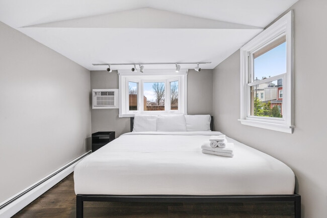 Building Photo - 529 Ave E