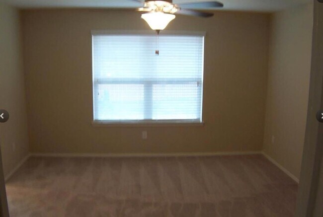 Building Photo - 16143 Beachside Pl