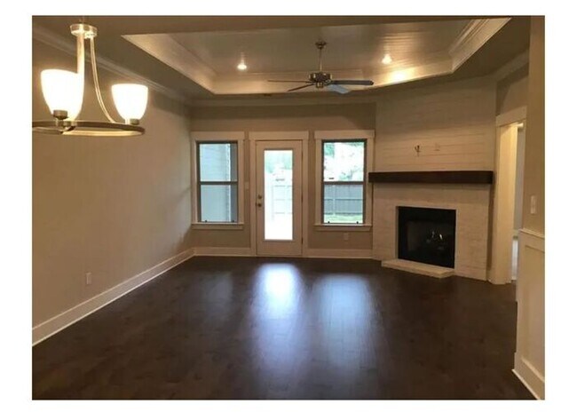 Foto del edificio - Luxury Townhome in Prime Location