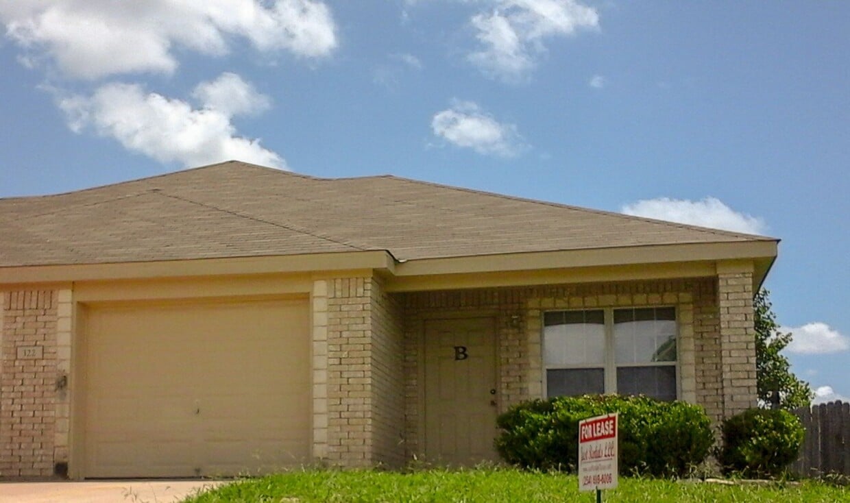 322 N 10th St Unit B, Nolanville, TX 76559 Room for Rent in