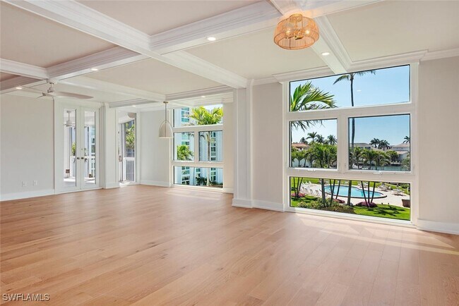 Building Photo - 400 Park Shore Dr