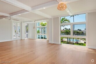 Building Photo - 400 Park Shore Dr