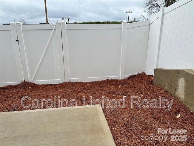 Building Photo - 1017 Beatty Wds Dr