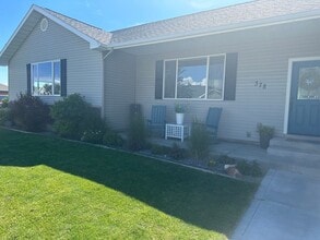 Building Photo - 378 S Pine Ave