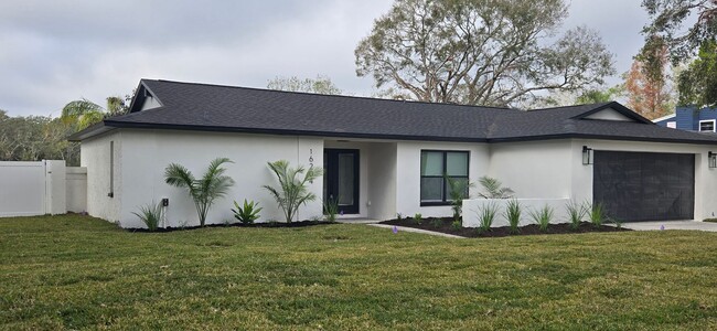 Building Photo - Completely remodeled 4 Bed 4 Bath home wit...