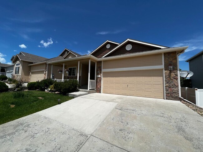 Building Photo - Charming 3 Bed, 2 Bath Home in Maple Hill