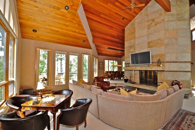 Foto del edificio - 491 Edgewood Ln