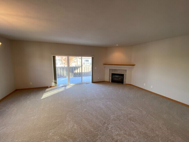 Foto del edificio - Stunning 2 bed 2 bath condo with double ga...