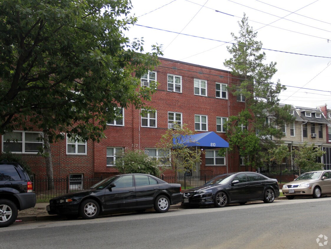 Foto del edificio - 810 Longfellow Street NW