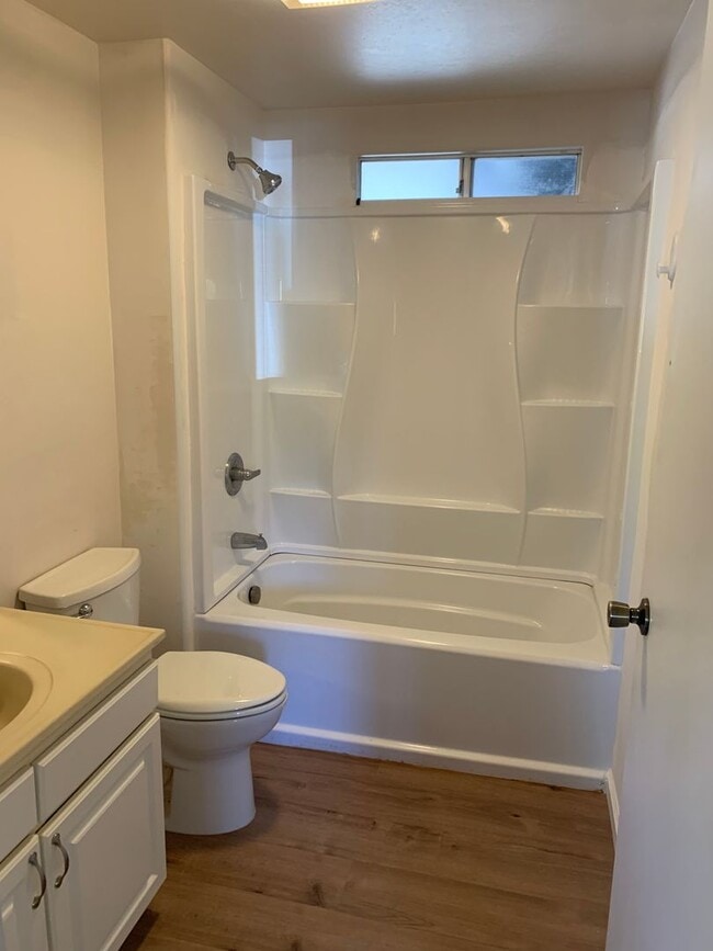 Building Photo - 571 Maalo St