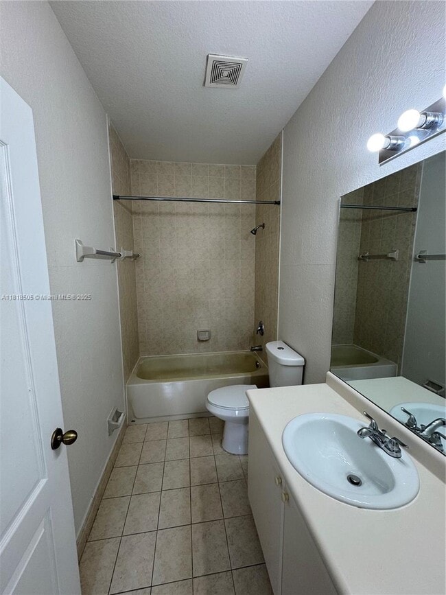 Foto del edificio - 1536 SE 25th St