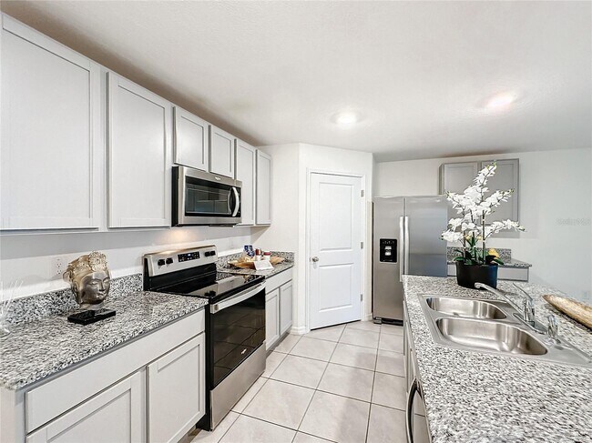 Foto del edificio - 16733 Parker River St
