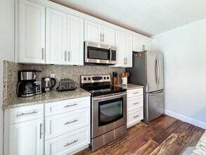 Building Photo - 2821 28th Ct