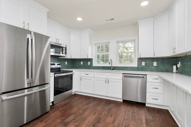 Building Photo - 403 E 27th St