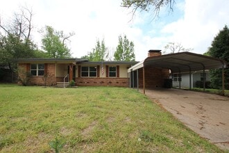 Building Photo - 2705 Brentwood Dr