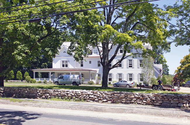 Foto del edificio - 179 Oenoke Ridge Rd