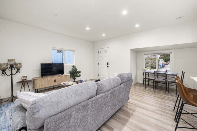 Foto del edificio - 815 SW Cloverdale St
