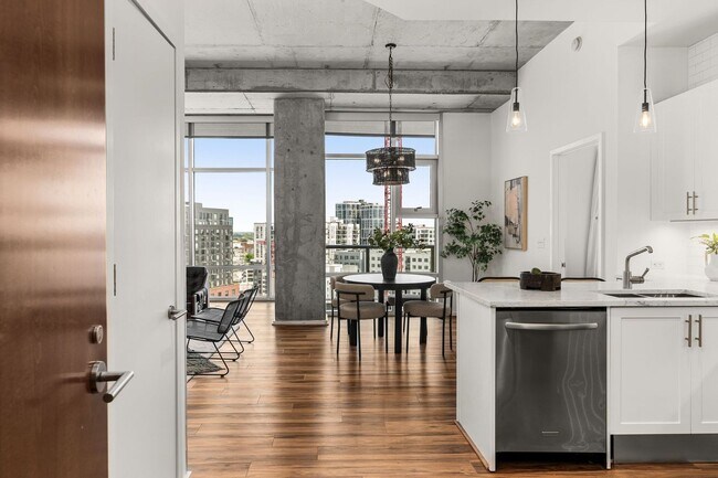 Foto del edificio - 700 12th Ave S