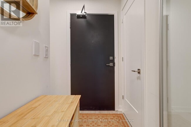 Photo du bâtiment - 840 St Clair Ave W