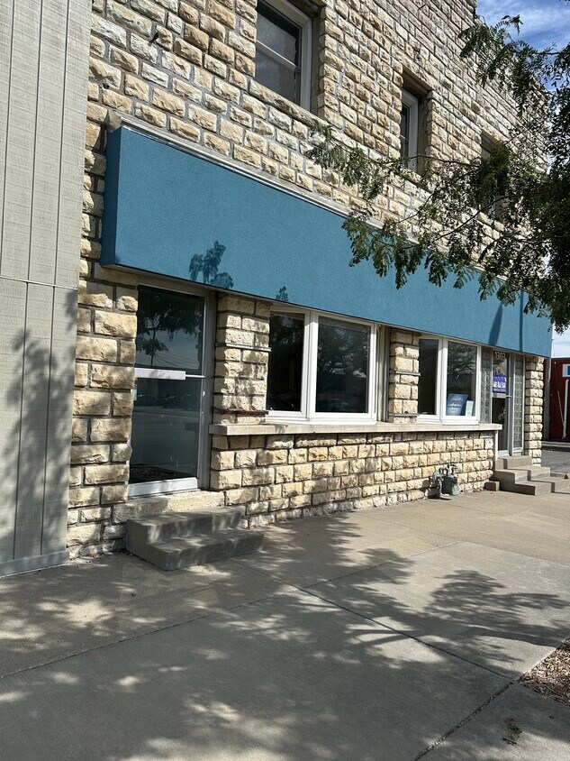 Front of building - 1303 Swift Ave