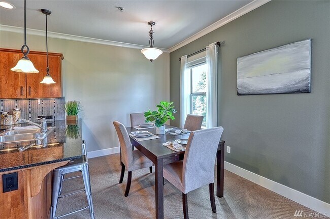 dining area - 1000 High St