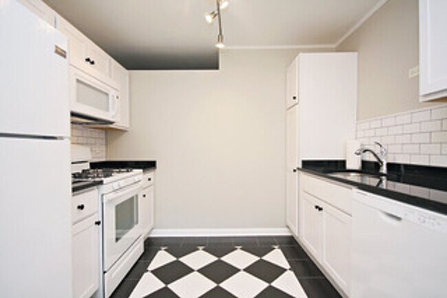 Building Photo - Two Bedroom Condo at Arlington Court