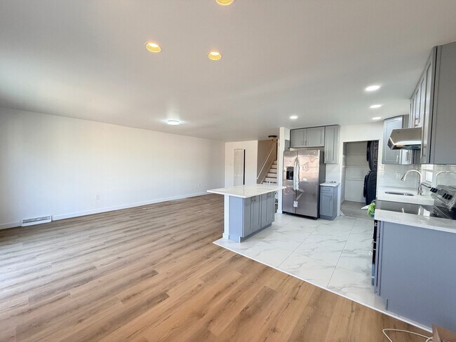 Building Photo - 15-75-75 208th Pl