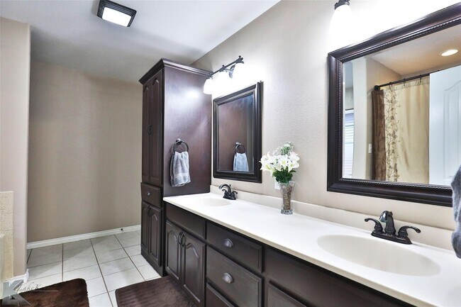Foto del edificio - 5434 Willow View Rd