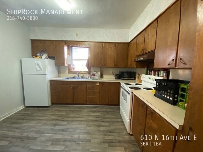 Building Photo - 610 N 16th Ave E