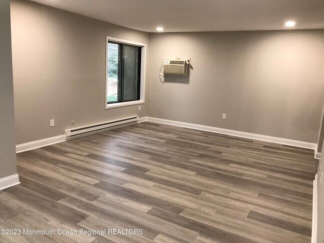 Building Photo - 149 Amberly Dr