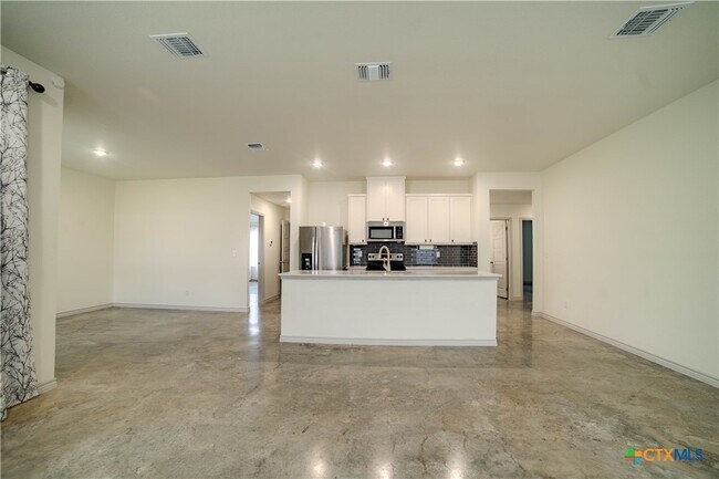 Building Photo - 770 Freedom Cir