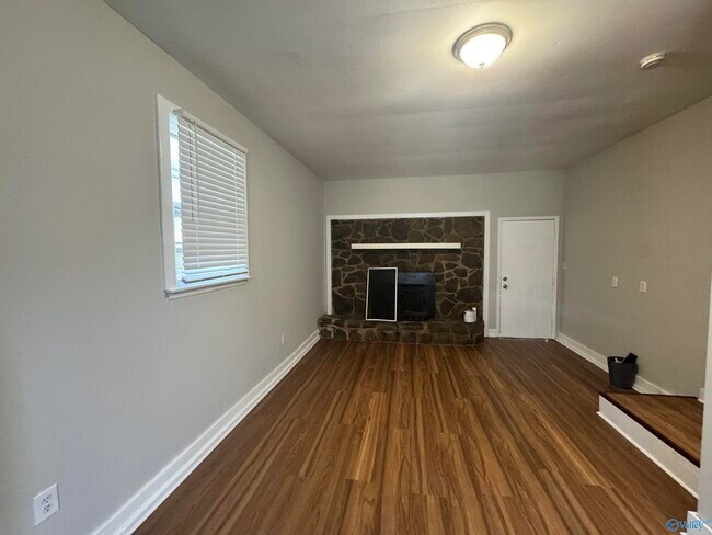 Foto del edificio - 3406 Brenda St NW
