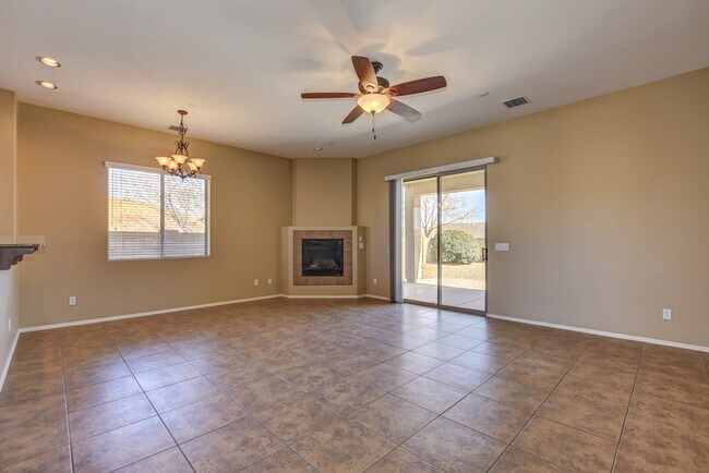 Building Photo - 3 bedroom, 2 bathroom home for Rent in Gra...
