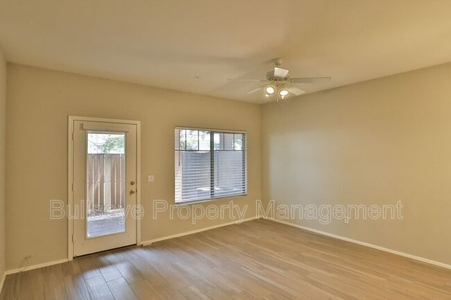 Foto del edificio - 525 N Miller Rd