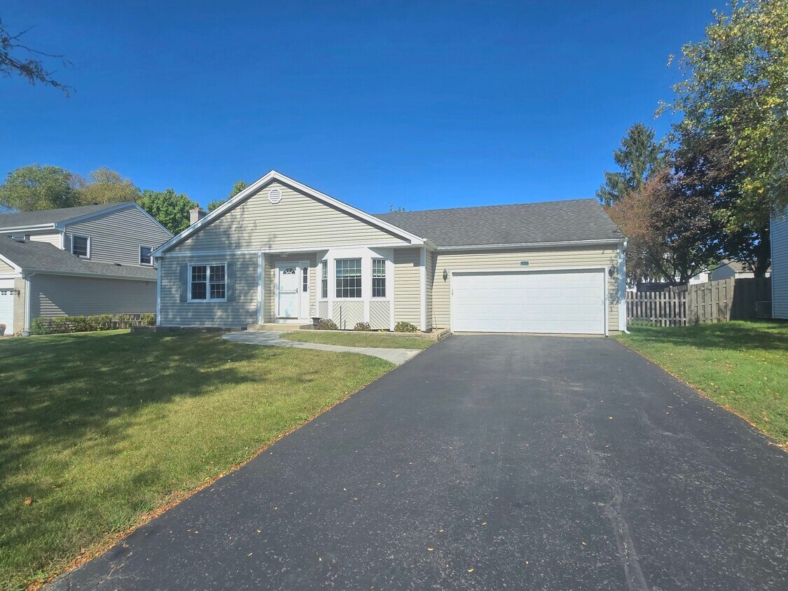 Primary Photo - 704 Longacre Ln