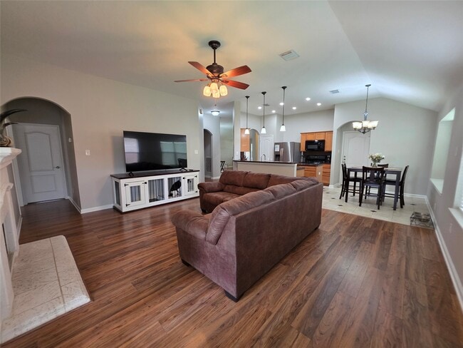 Foto del edificio - 2108 Goldfinch Ln