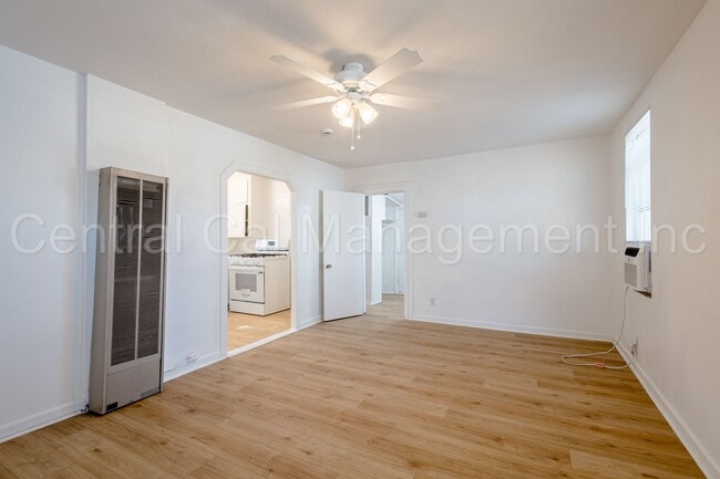 Building Photo - 2 Bedroom/1 Bath Home - $1550 Per Month!