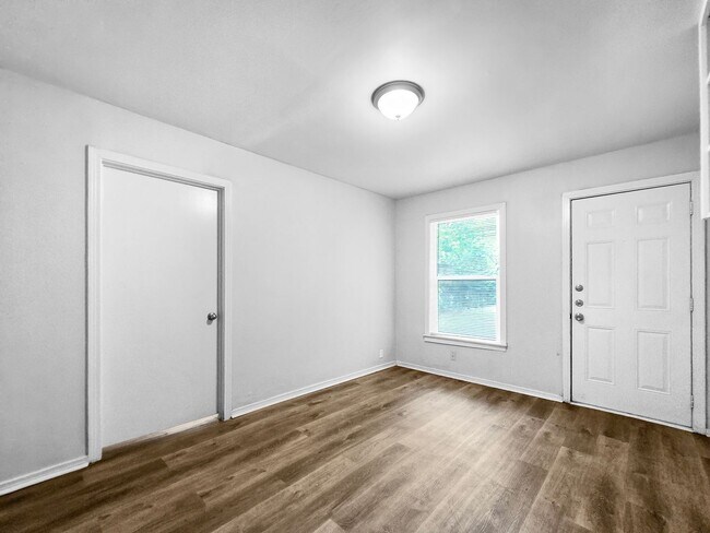 Building Photo - Coming Soon! 3 BR/1.5BA | Newly Renovated Single Family Home | 1-Car Covered Parking | Gated back...